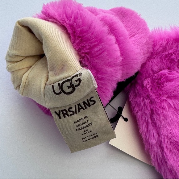 UGG Australia Toddler Girls Faux Fur Mittens, Pink Size 2-4 Years NWT NEW - Picture 3 of 6
